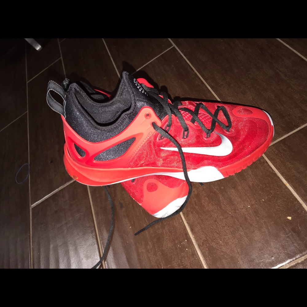 Nike shoes 👟🔴 - Picture 2 of 8